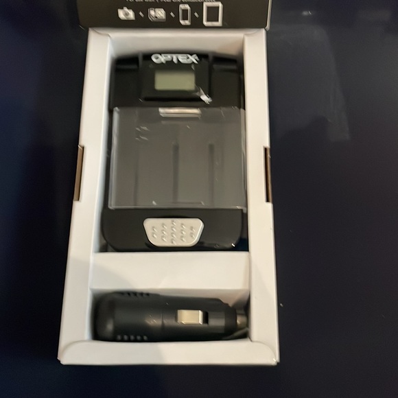 Optex Li-ion Camera Battery Charger with LCD Screen and USB Port - Picture 2 of 7